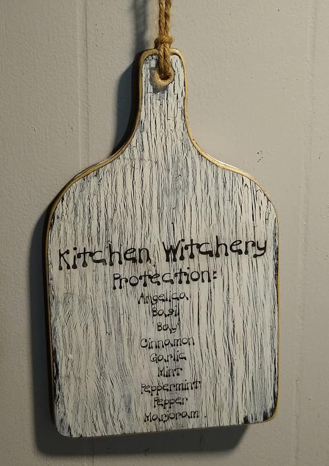 Vintage farmhouse style wooden cutting/bread board "Kitchen Witchery protection" hanging sm